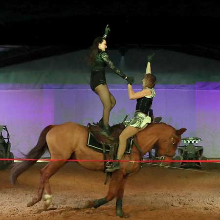 Zagal Cabaret Spectacle repas équestre et voltige La Palmyre Charente Maritime Nouvelle Aquitaine