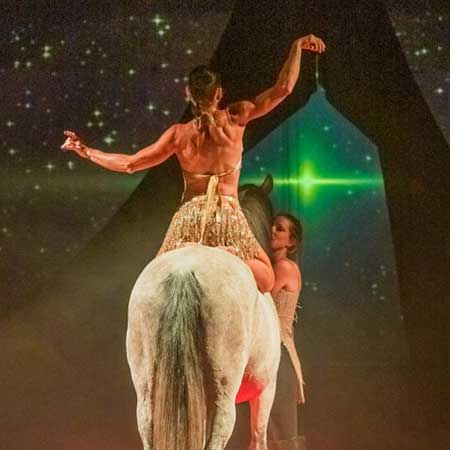 Zagal Cabaret Gaîa Spectacle équestre et voltige La Palmyre Charente Maritime Nouvelle Aquitaine